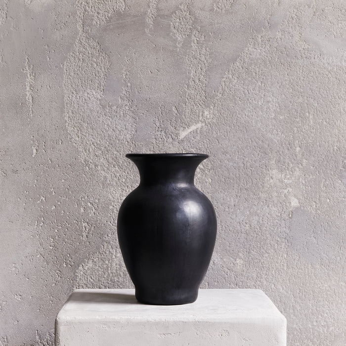 Tibor Barro Negro Vase