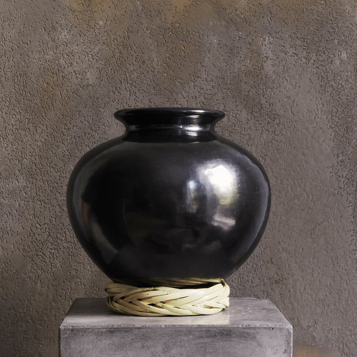 Cantaro Mediano Barro Negro Vase