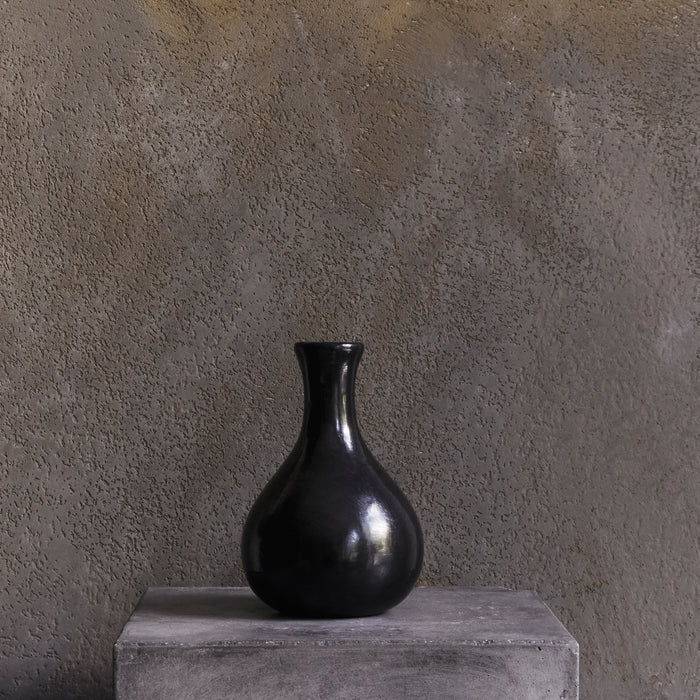 Foco Chico Barro Negro Vase