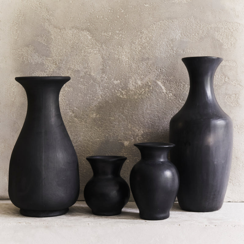 Gota Barro Negro Vase