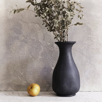 Gota Barro Negro Vase