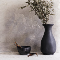 Gota Barro Negro Vase